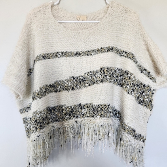 Moth SS Crew Fringe Poncho - Picture 4 of 7